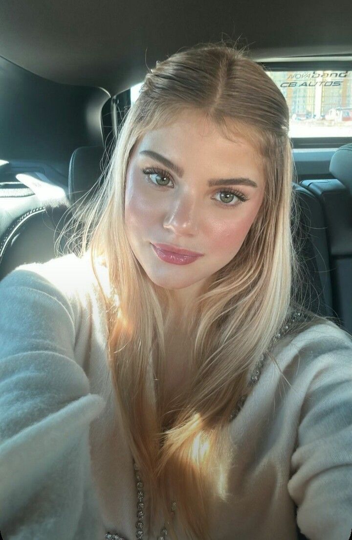 Bella - Flirty AI girlfriend on Naughty AI
